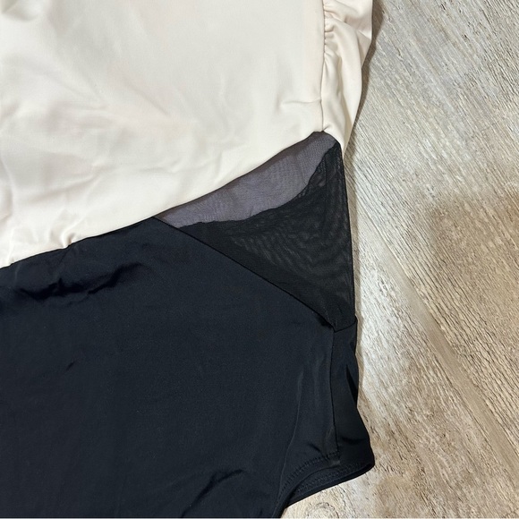 Swimsuits For All black white color block one shoulder one piece swimsuit sz 16 - Picture 9 of 9